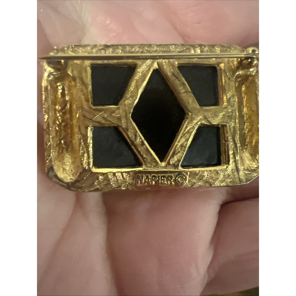 Signed Napier Gold Tone Brooch Pin Faux Black Onyx Art Deco Estate Classic - Picture 4 of 5